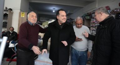 AKHİSAR BELEDİYE BAŞKANI DUTLULU, SAHADA HALKI DİNLEMEYE DEVAM EDİYOR