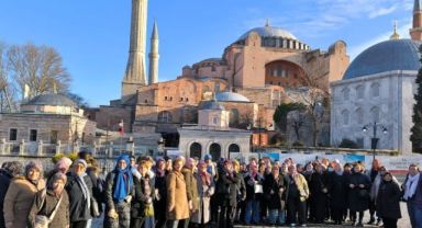 AKHİSAR’DA KÖYLERDE YAŞAYAN KADINLARA ÖZEL ÜCRETSİZ İSTANBUL GEZİSİ