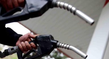 Benzinin litre fiyatına 2 lira 30 kuruş, motorinin litre fiyatına 2 lira 17 kuruş zam