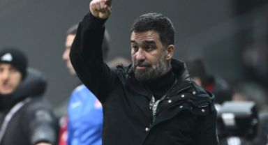 Beşiktaş taraftarından Arda Turan'a olay Seçil Erzan göndermesi! Tüm tribün aynı tezahüratla inledi