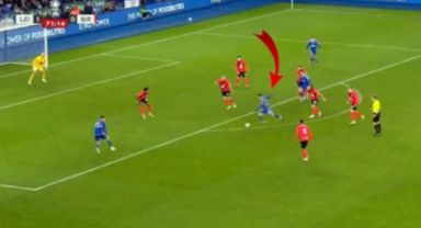 Herkes ağzı açık izledi! Yunus Akgün'ün kupa maçında attığı golü görenler gözlerine inanamıyor