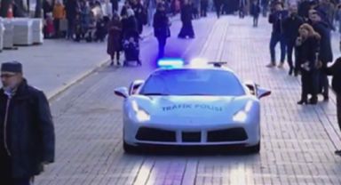 İYİ Partili isim görüntüleri paylaştı Ferrari polisin oyuncağı olmuş adeta, CİMER'e şikayette bulundum