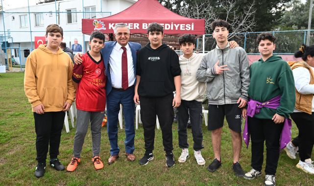 Kemer Belediyesi Futbol Okulu’nda formalar dağıtıldı