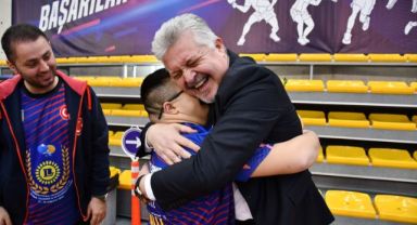 Lüleburgaz Belediye Başkanı Dr. Murat Gerenli'den Uluslararası Kış Masa Tenisi Kampı'na ziyaret