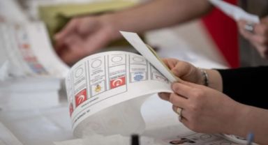 Partilerin oy pusuladaki yerleri belli oldu