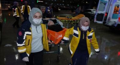 Genç Kadın Cep Telefonuna Gelen Mesaj Sonrası Kendini Araçtan Attı