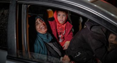 İsrail Güvenli Bölge Diye İnsanları Sürdüğü Refah'a Saldırdı