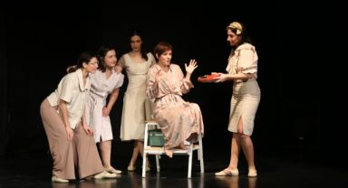 HAYATLARINDA İLK KEZ TİYATRO İZLEDİLER