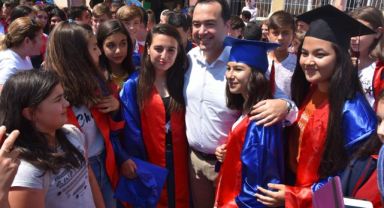 AKHİSAR BELEDİYE BAŞKANI DUTLULU 5 YILLIK MAAŞININ TAMAMINI ÖĞRENCİLERE BAĞIŞLADI