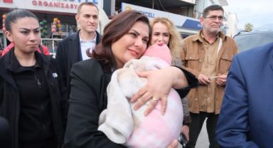 Aydın Büyükşehir Belediye Başkanı Özlem Çerçioğlu'na Umurlu’da Sevgi Seli