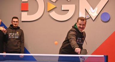 Balıkesir Büyükşehir Belediye Başkanı Yücel Yılmaz, gençlerin turnuva heyecanına ortak oldu