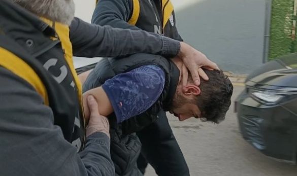 Ailesini Katleden Cani Babam Üvey Evlatmışım Gibi Davranıyordu