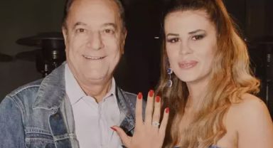 Mehmet Ali Erbil 40 Yaş Küçük Sevgilisiyle Ailesini Yemeğe Çıkardı