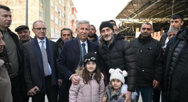 MANSUR YAVAŞ SIHHİYE-YENİŞEHİR PAZARYERİNDE TEZAHÜRATLARLA KARŞILANDI