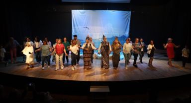 ‘Yarı Saydam Perşembe Hikâyeleri’ Adlı Tiyatro Oyunu Kartal’da Sahnelendi