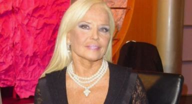 Bacağına pıhtı atan Gönül Yazar hastaneye kaldırıldı