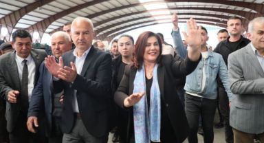 ÇİNE BAŞKAN ÇERÇİOĞLU'NU COŞKUYLA BAĞRINA BASTI