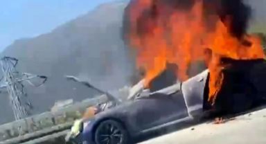 Görüntü Bursa'dan! Tesla marka elektrikli otomobil alev topuna döndü