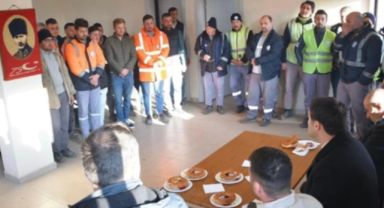 İşçileri karşısına diken başkan adayı, kahvaltı ederek oy istedi