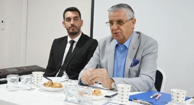 Kemer Belediye Başkanı Necati Topaloğlu, geleceğin müzisyenlerinin aileleriyle buluştu