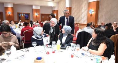 Kemer Belediye Başkanı Necati Topaloğlu sağlık çalışanlarıyla yemekte buluştu