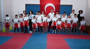 Kemer Belediyesi kick boks sporcuları kuşak atladı