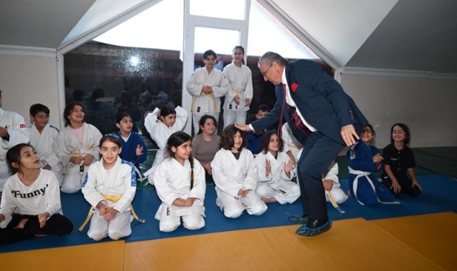 Kemer Belediyesi'nden judoculara malzeme desteği