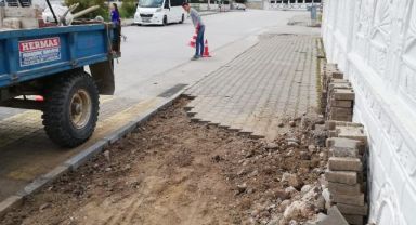 Kemer’de yol ve kaldırım çalışmaları sürüyor