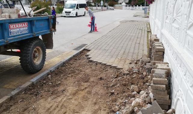 Kemer’de yol ve kaldırım çalışmaları sürüyor