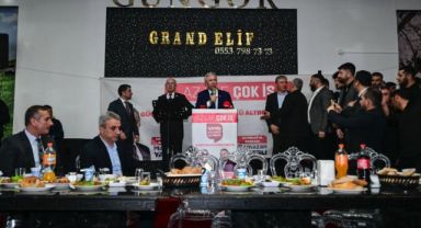 MANSUR YAVAŞ PAZARCI ESNAFIYLA İFTARDA BULUŞTU: “BELEDİYECİLİK DERSİNİ VATANDAŞ SANDIKTA VERECEK”