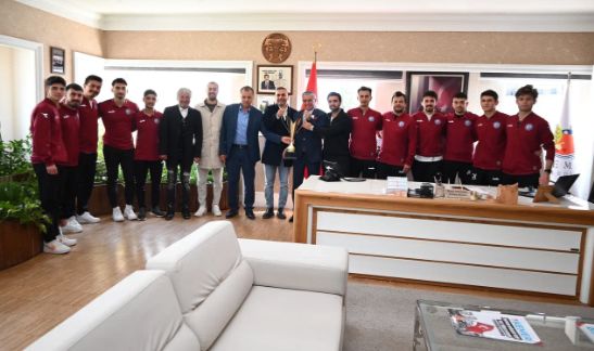 Şampiyon, Kemer 2020 Futbol Kulübü’nden Başkan Topaloğlu’na ziyaret