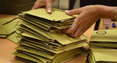 Seçimde çalışan kamu personeli 1 Nisan'da idari izinli olacak