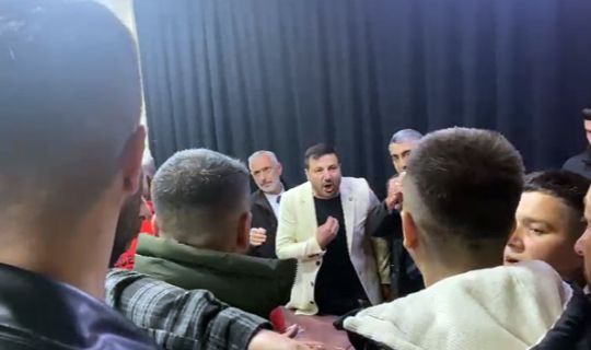 Yeniden Refah Partisi Düzce adayı Davut Güloğlu vatandaşın üzerine yürüdü