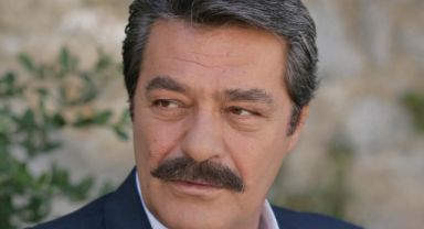 Yeşilçam'ın usta oyuncusu Kadir İnanır hastaneye kaldırıldı