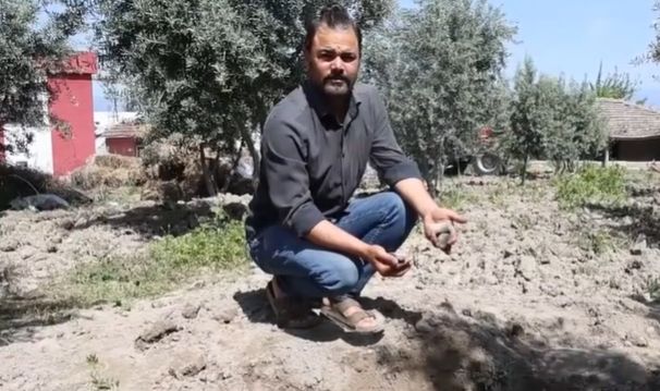 Bahçesini çapalayan çiftçi Bizans dönemine ait altın sikkeler buldu