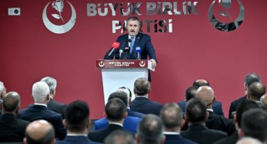 BBP Başkanı Mustafa Destici'den Özgür Özel'e tebrik: Hakkını vermek lazım