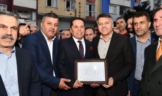ESENYURT BELEDİYE BAŞKANI PROF. DR. AHMET ÖZER MAZBATASINI ALDI