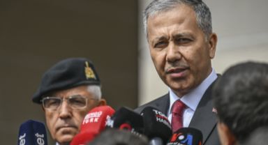 Bakan Yerlikaya'dan Diyarbakır'da belediye meclis salonundaki Türk bayrağının kaldırılmasına ilişkin açıklama