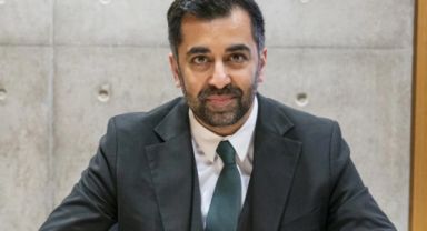 İskoçya'nın ilk Müslüman Başbakanı Hamza Yusuf, görevinden istifa etti