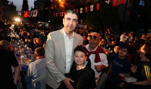 Kartal Belediye Başkanı Gökhan Yüksel, İftar Sofrasında Vatandaşlarla Buluştu