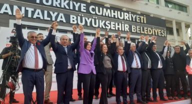 Kemer Belediye Başkanı Necati Topaloğlu, Başkan Böcek’in göreve başlama törenine katıldı