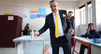 Kemer Belediye Başkanı Necati Topaloğlu oyunu kullandı