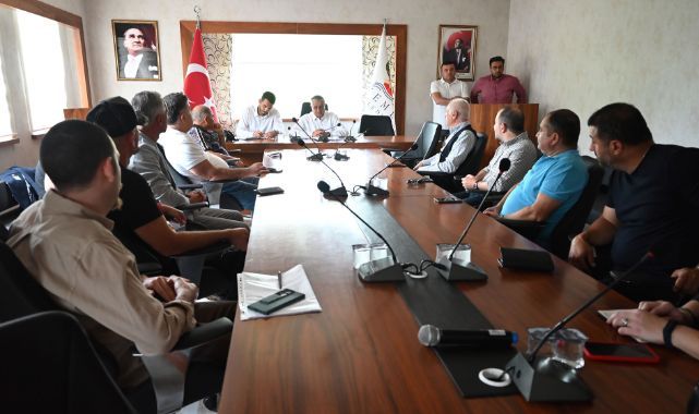 Kemer Belediye Başkanı Necati Topaloğlu turizmcilerle bir araya geldi