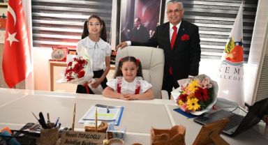 Kemer'de Minik öğrenciler belediye başkanı oldu