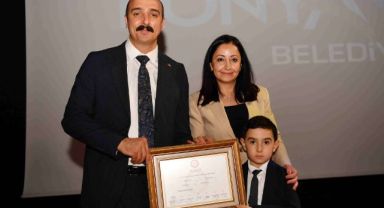 Konyaaltı Belediye Başkanı olarak seçilen Cem Kotan mazbatasını aldı 