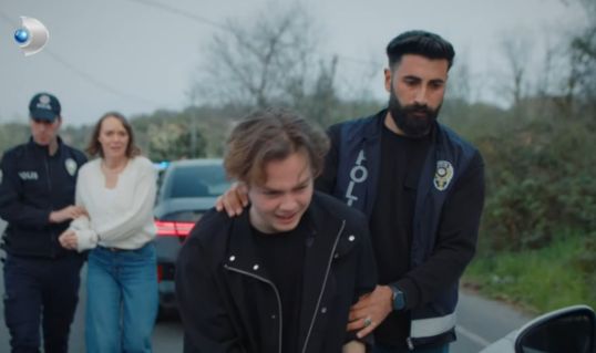 Taş Kağıt Makas dizisine damga vuran Eylem Tok göndermesi