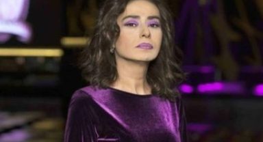 Tedavi gören Yıldız Tilbe dişsiz halini paylaştı