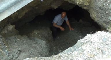 Hatay'da Oluşan Devasa Çukur Vatandaşları Endişelendiriyor: Yetkililere Çağrı!