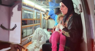 İsrail'in İnsanlık Dışı Saldırısı: Gazze'de Filistinlilerin Çadırlarını Vurdu, En Az 40 Ölü