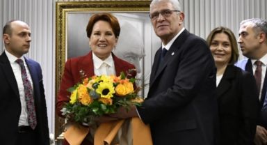 İYİ Parti'de Devir Teslim Töreni: Müsavat Dervişoğlu Genel Başkanlığı Devraldı